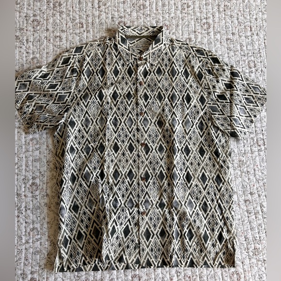 Men’s Button Down (L) / Bundle to SAVE! - Picture 1 of 3